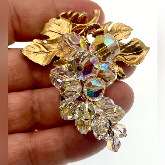 Vintage Gold Tone Grape Bunch Brooch Pin Aurora Borealis Crystal Bead
Cluster - Picture 3 of 8